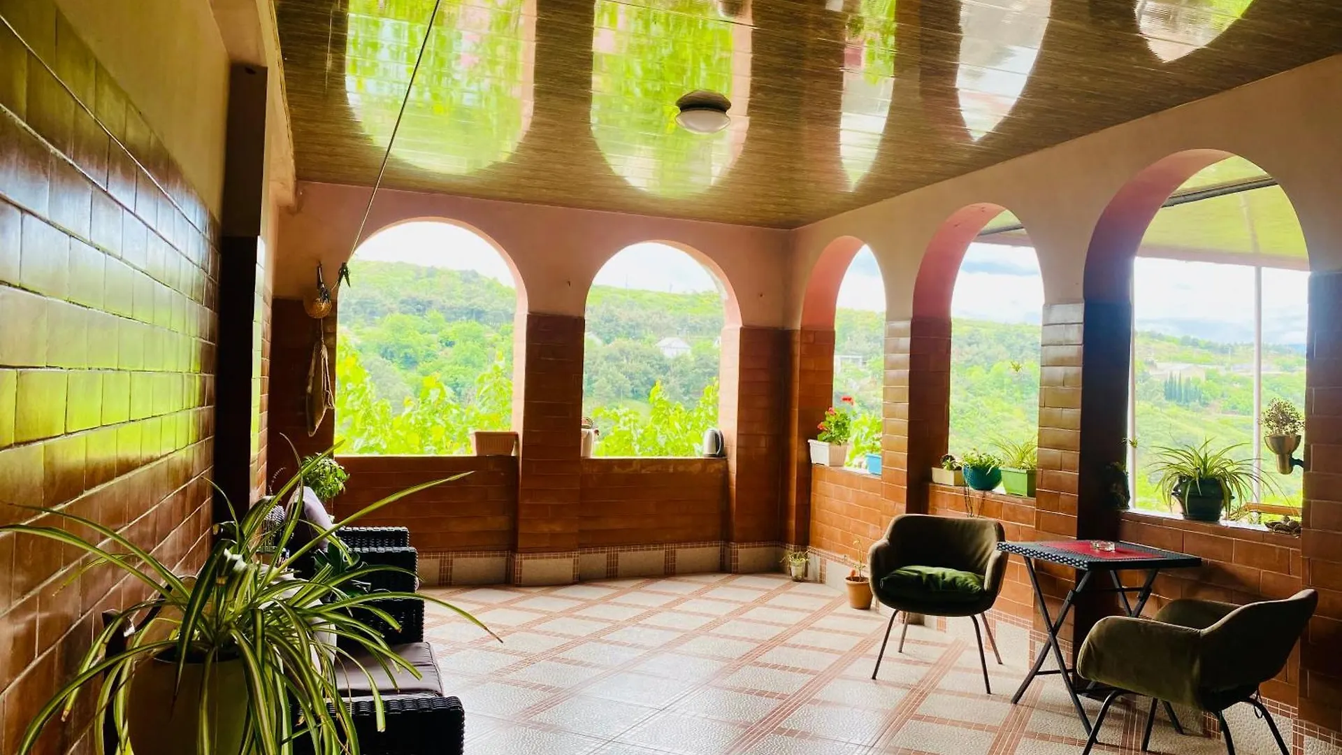 Eco Holiday House Tbilisi 0*,  Georgien